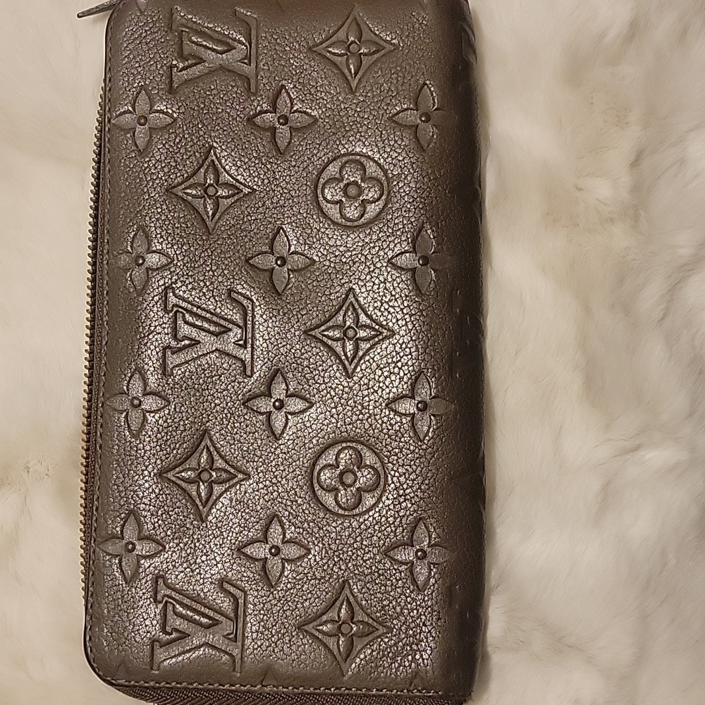 Louis Vuitton Brown Monogram Wallet - Picture 2 of 9